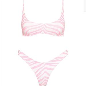 Triangl maci zebra punch